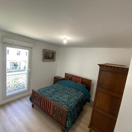 Joli Appartement F2 Bobigny Metro Proche Paris Buitenkant foto