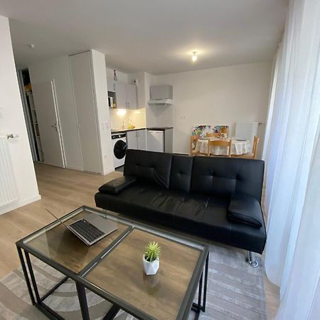 Joli Appartement F2 Bobigny Metro Proche Paris Buitenkant foto