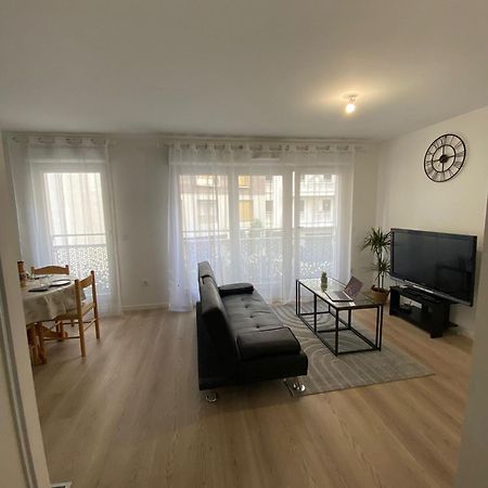 Joli Appartement F2 Bobigny Metro Proche Paris Buitenkant foto