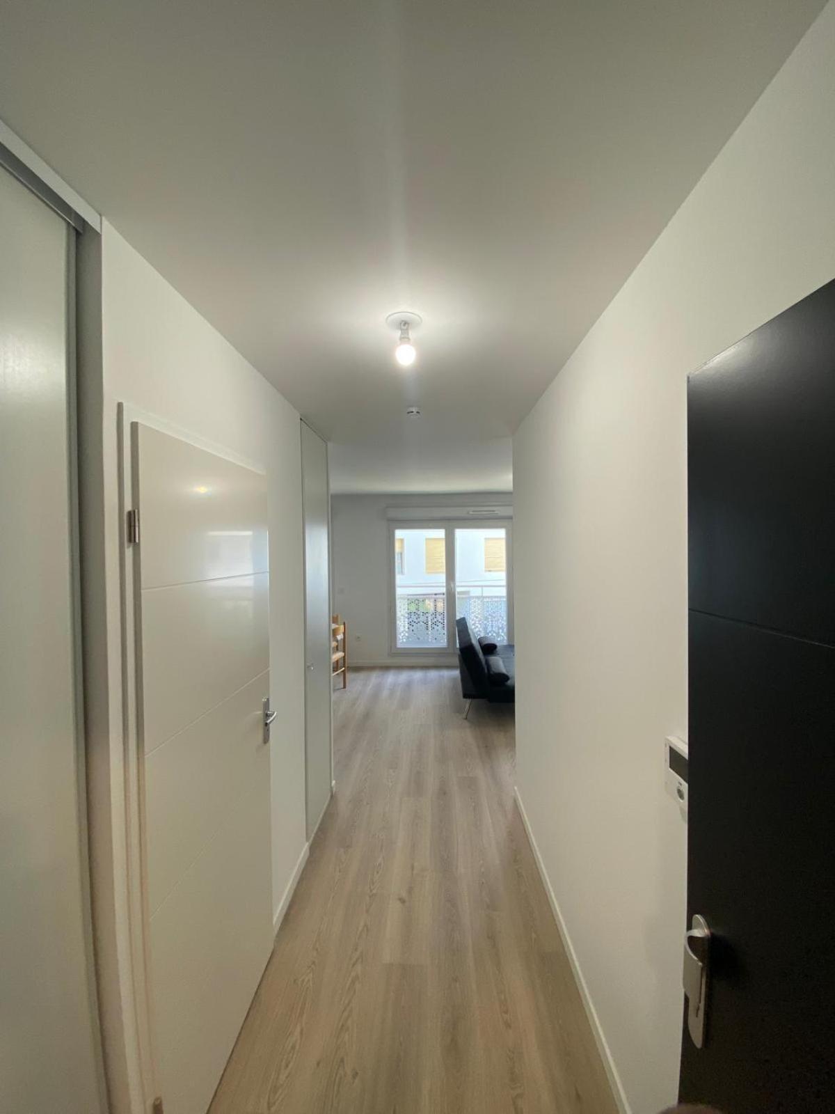 Joli Appartement F2 Bobigny Metro Proche Paris Buitenkant foto