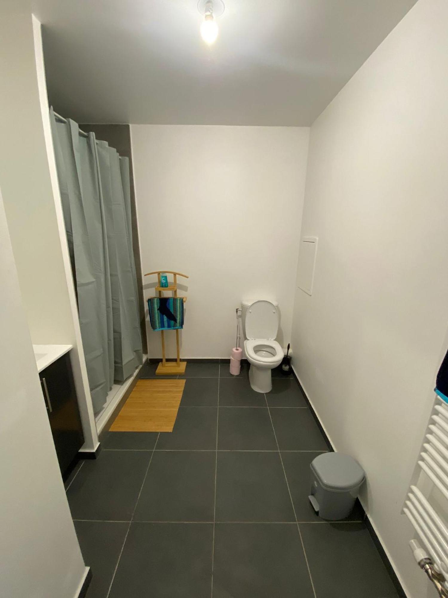 Joli Appartement F2 Bobigny Metro Proche Paris Buitenkant foto