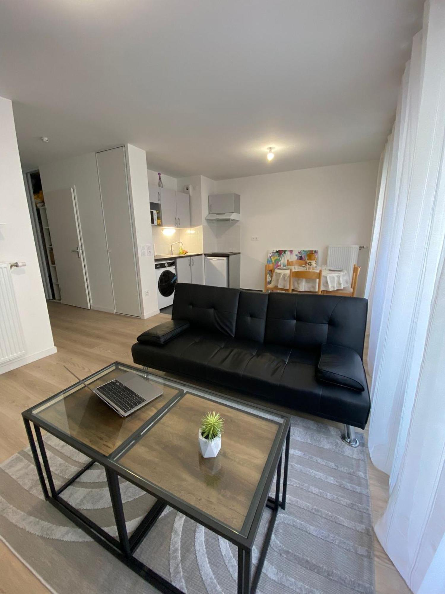 Joli Appartement F2 Bobigny Metro Proche Paris Buitenkant foto