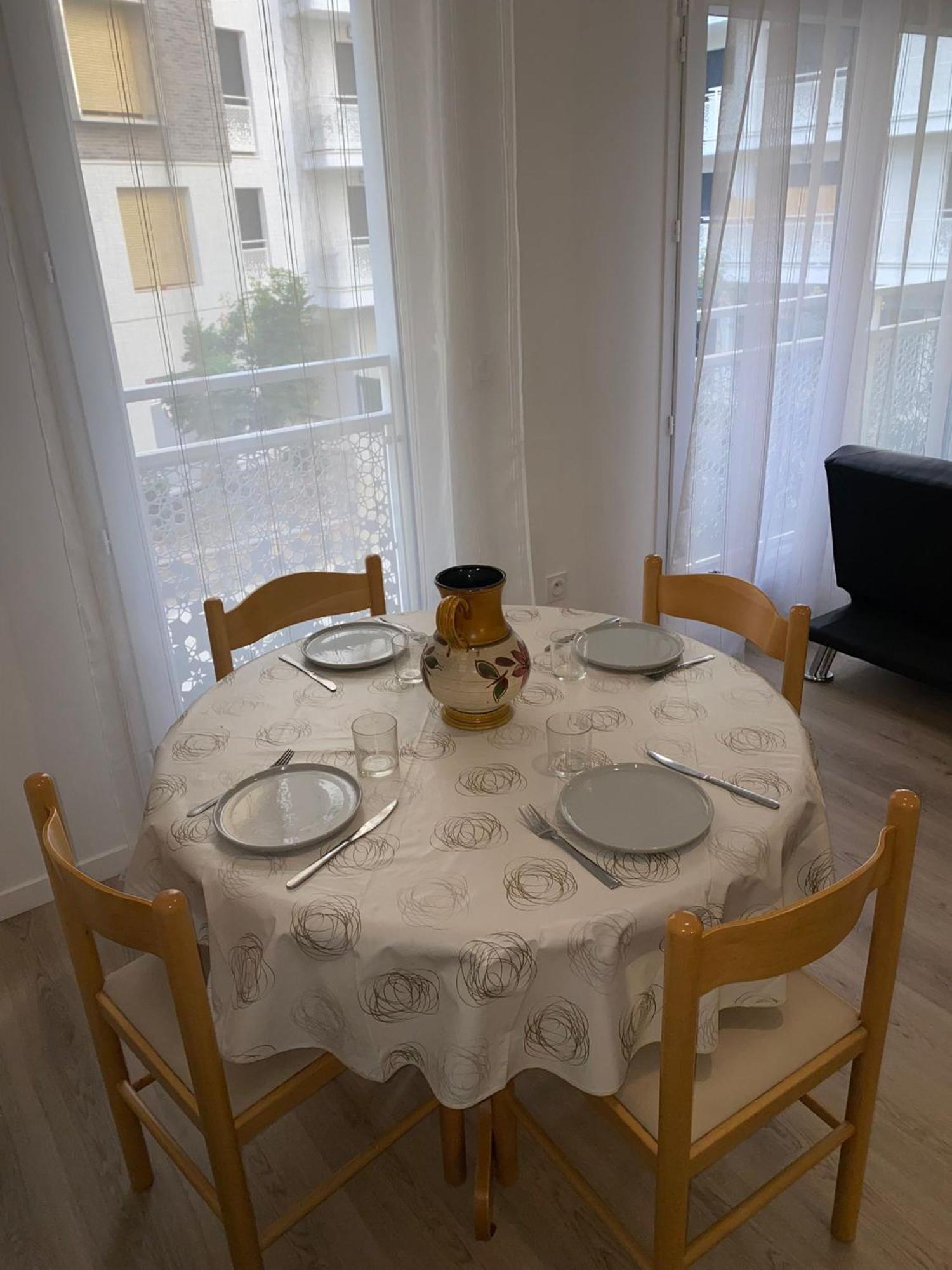 Joli Appartement F2 Bobigny Metro Proche Paris Buitenkant foto