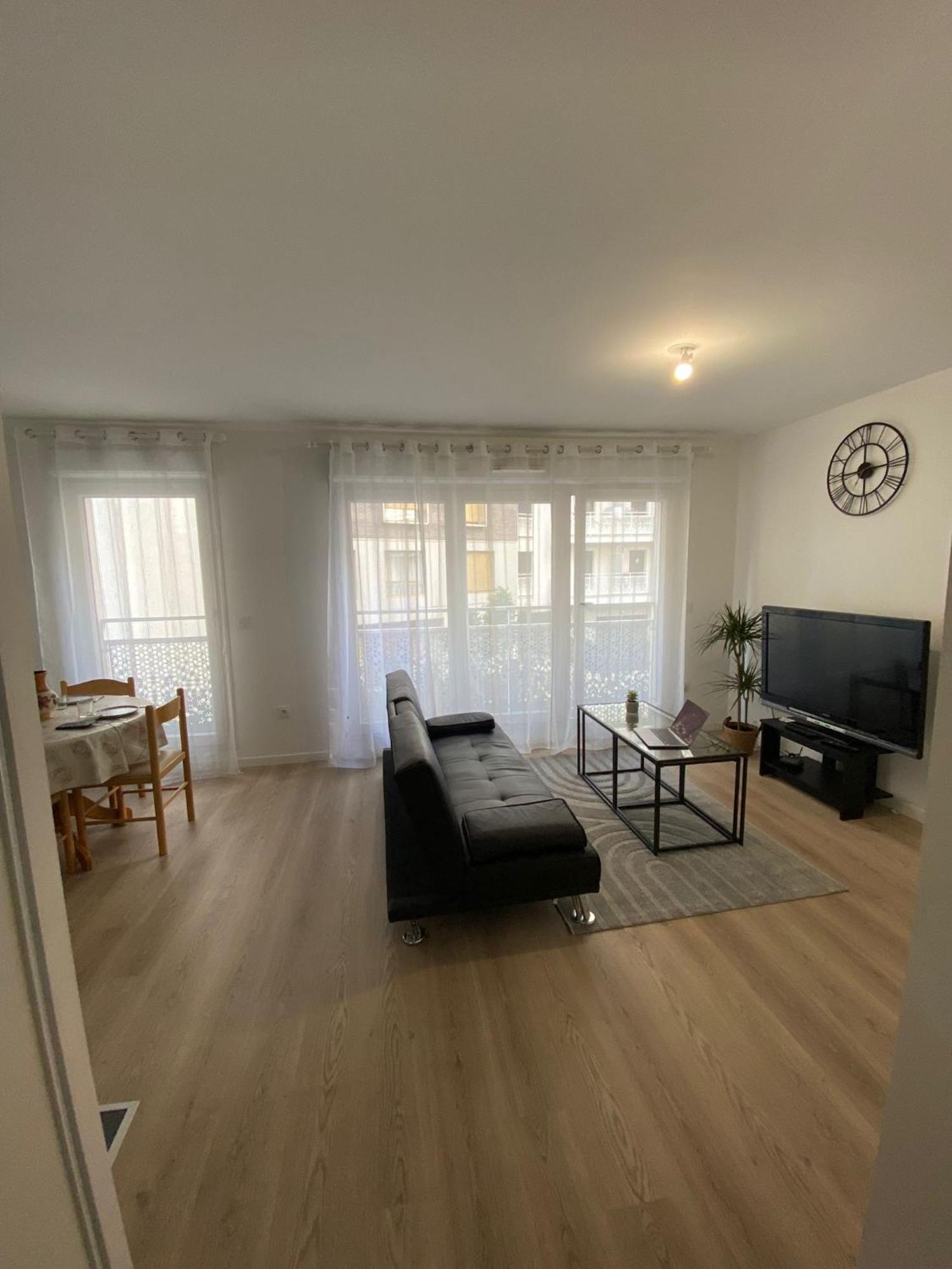Joli Appartement F2 Bobigny Metro Proche Paris Buitenkant foto