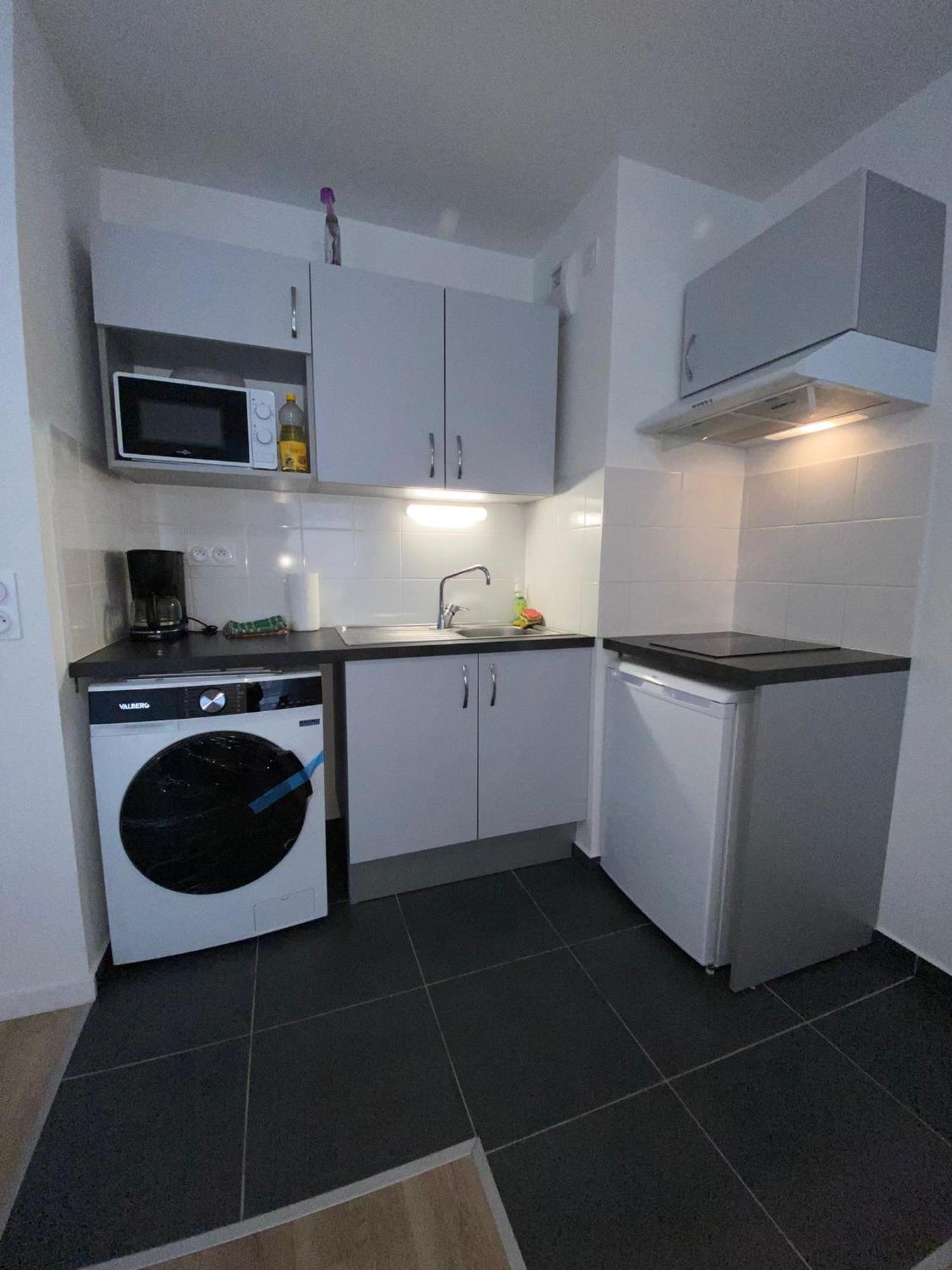 Joli Appartement F2 Bobigny Metro Proche Paris Buitenkant foto